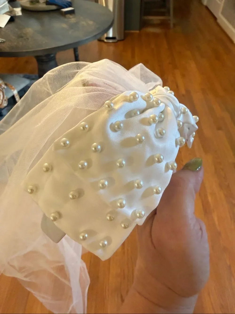 White Satin & Pearl Bow Short Wedding Veil NIB